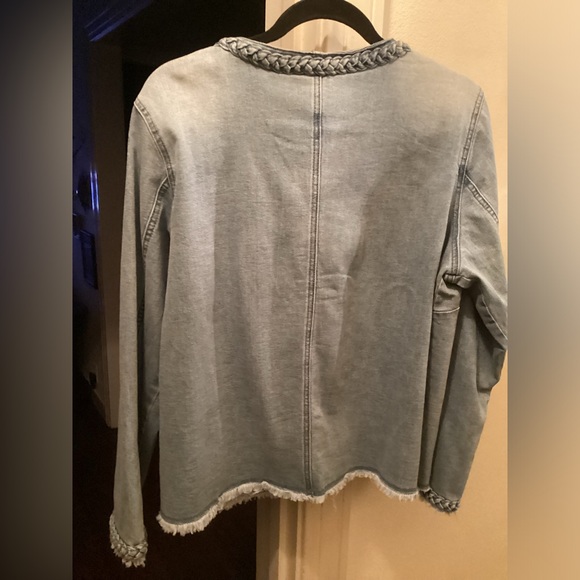 DG2 by Diane Gilman Classic Stretch Frayed Denim Jacket (L)* - Picture 3 of 11